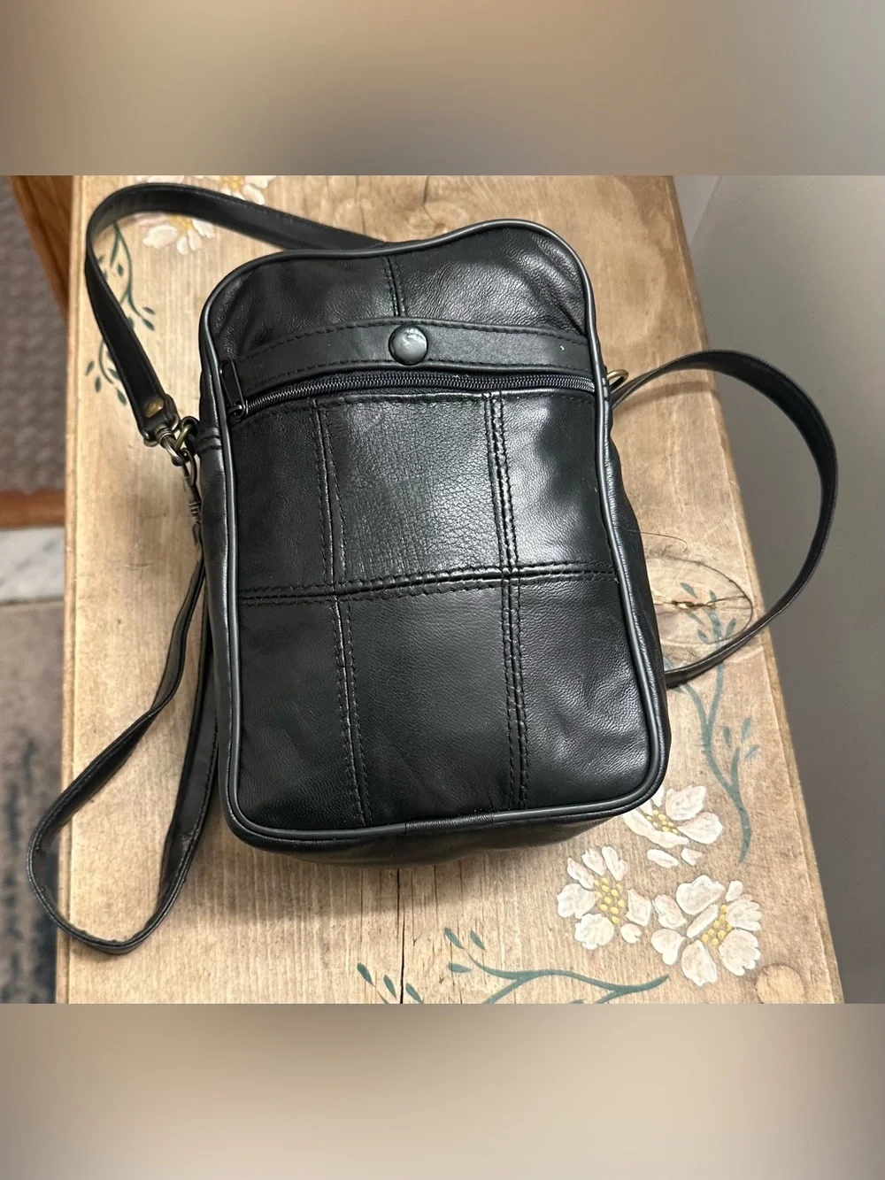 Compact Black Leather Men’s Crossbody Bag